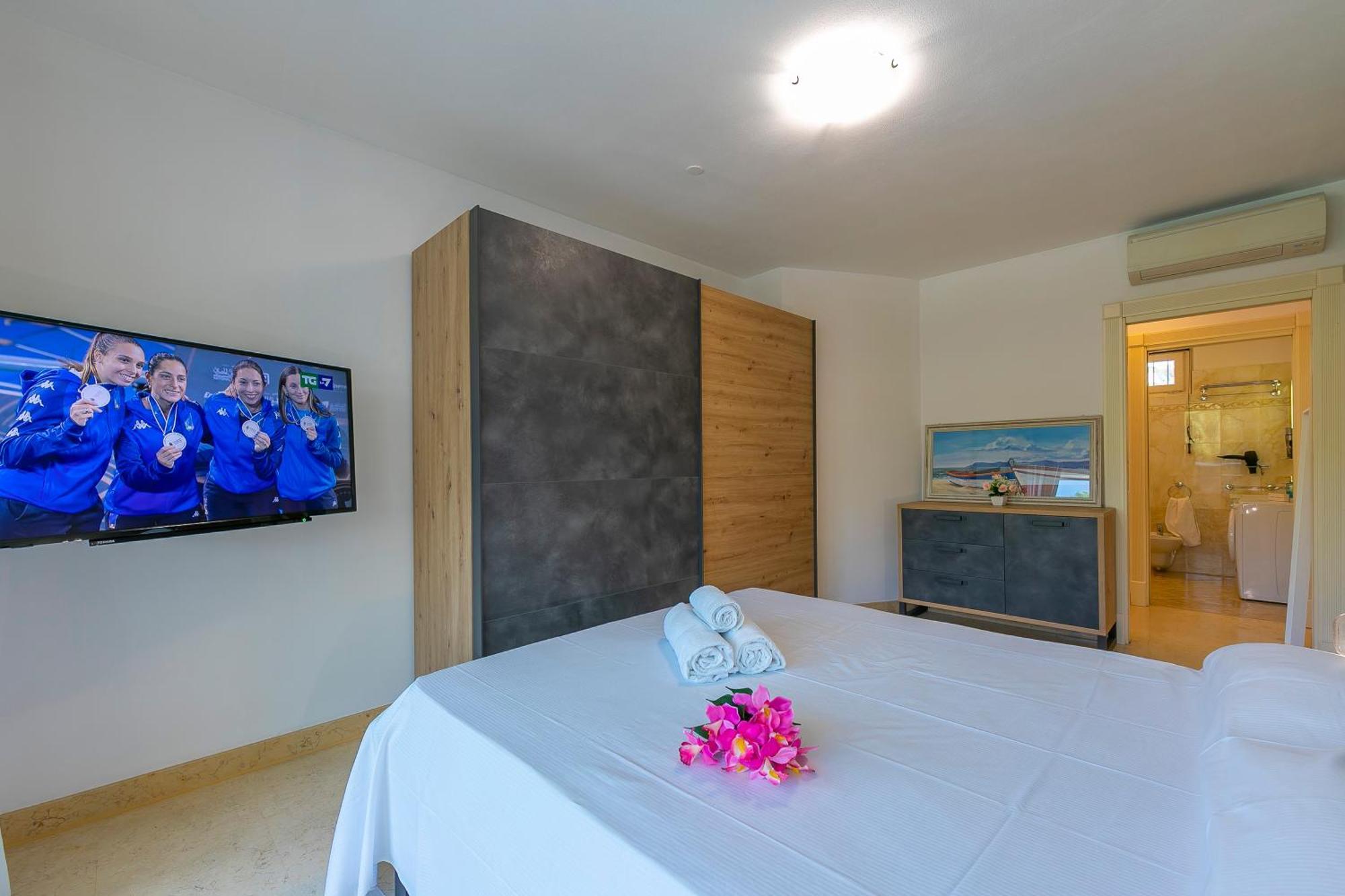 Rivoltella Apt With Pool 600M From Lake - Happy Rentals Desenzano del Garda Bagian luar foto