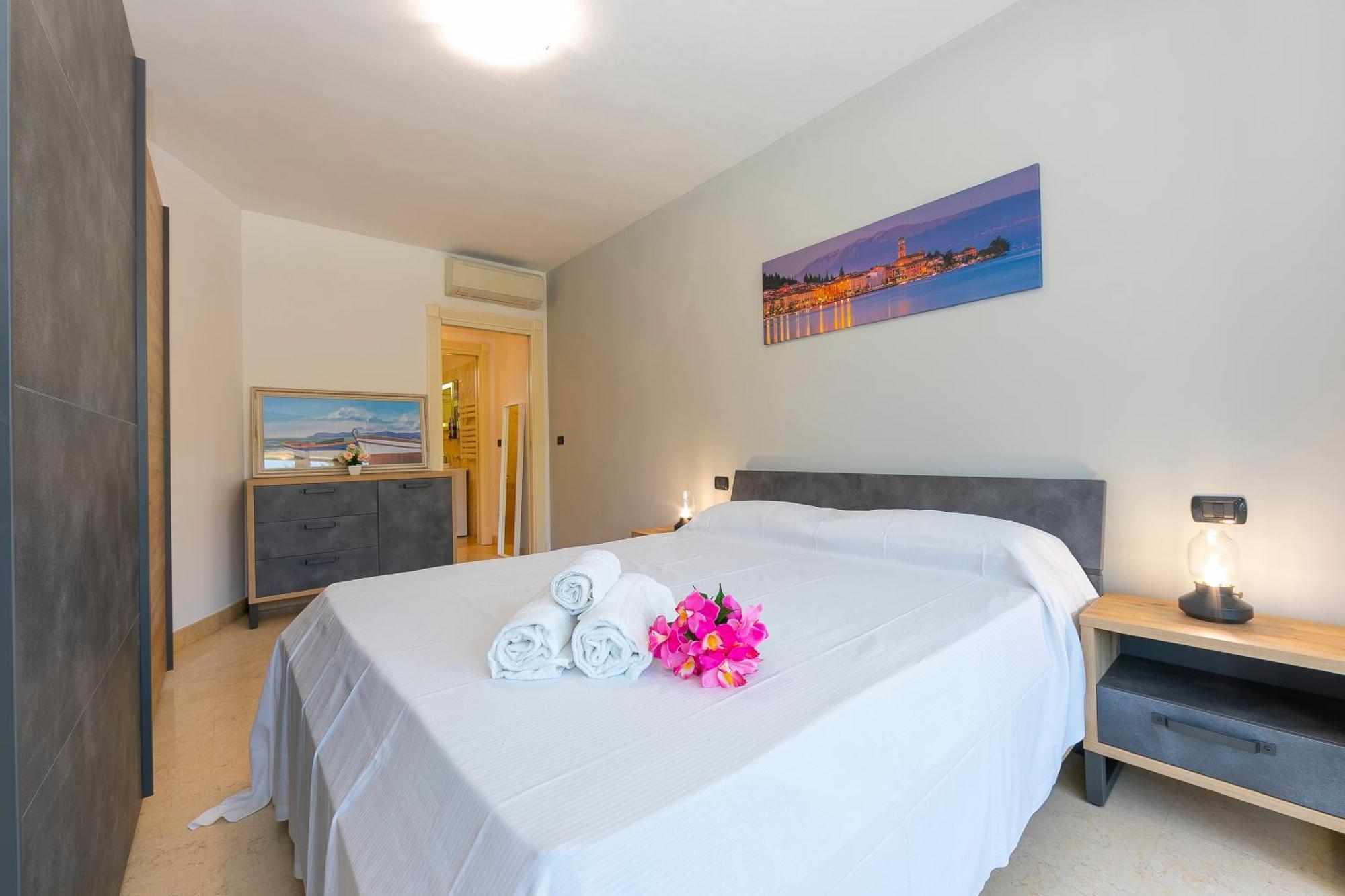 Rivoltella Apt With Pool 600M From Lake - Happy Rentals Desenzano del Garda Bagian luar foto