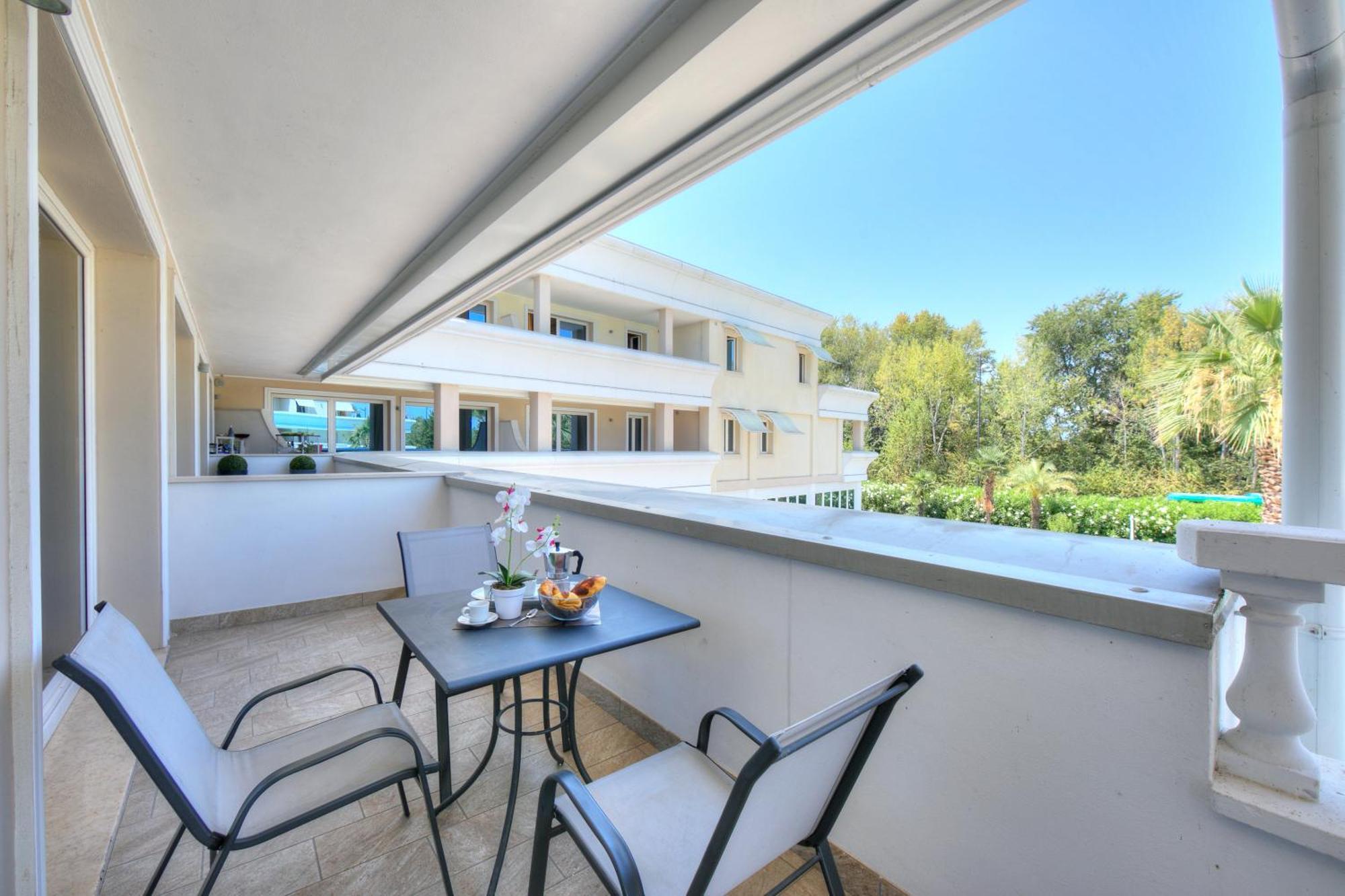 Rivoltella Apt With Pool 600M From Lake - Happy Rentals Desenzano del Garda Bagian luar foto
